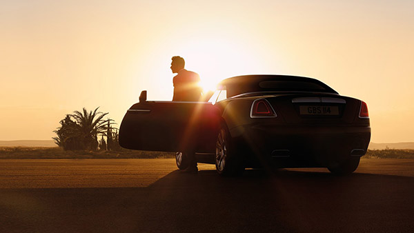 கீல் கீயை ஆக்டிவேட் செய்த ரோல்ஸ் ராய்ஸ் உரிமையாளர் . . . காரை நடுரோட்டிலேயே நிறுத்திவிட்டுத் தப்பிச்சென்ற திருடர்கள் . . . நடந்தது என்ன ? 