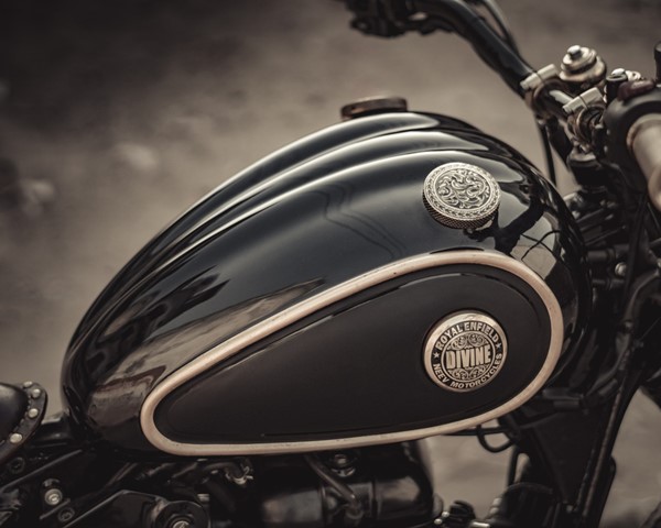 கஸ்டம் பில்டு கிளாசிக் 350 பைக்குகளை காட்சிப்படுத்தும் ராயல் என்ஃபீல்டு . . . 