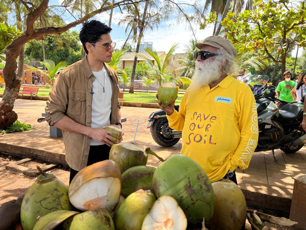விதமான விதமான சூப்பர் பைக்குகளில் சத்குரு!! இப்போ பிஎம்டபிள்யூ பைக்... யாரு கூட இருக்காருனு பாருங்க!