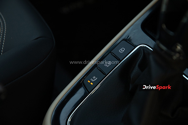 விற்பனையில் இவ்வளவு பெரிய வளர்ச்சியா? போட்டியாளர்களை மூக்கின் மேல் விரல் வைக்க வைத்த ஸ்கோடா நிறுவனம்!