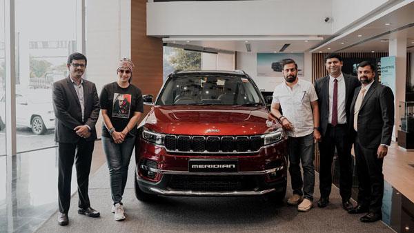 எங்கயோ மச்சம் இருக்கு... கணவருக்காக சர்ச்சை நடிகை செய்த காரியம்... நமக்கு இப்படி எல்லாம் நடக்க மாட்டேங்குதே!