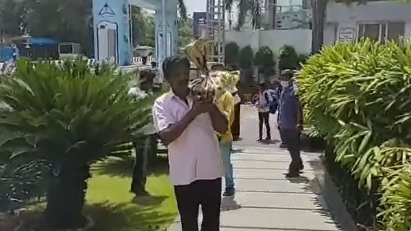 ரூ. 10 நாணயங்களை கொண்டு 6 லட்ச ரூபா காரை வாங்கிய தருமபுரி இளைஞர்! யுட்யூபில் ஃபேமஸாவதற்கு அல்ல! வேறு எதற்கு?