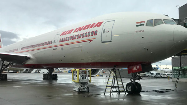 ஸ்டைலுக்காக மட்டும் அல்ல! உண்மையில் விமானங்களுக்கு ஏன் பெயிண்ட் அடிக்கறாங்க தெரியுமா? இதை கேள்விபட்டதே இல்லயே!