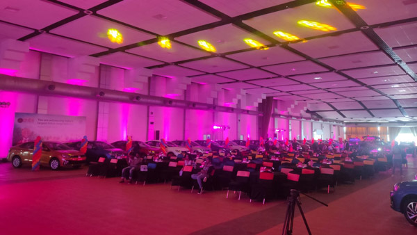 ஒரே நாளில் டெலிவரி கொடுக்கப்பட்ட 150 கார்கள்... எந்த நிறுவனத்தோட கார் தெரிஞ்சா ரொம்ப ஆச்சரியப்படுவீங்க!