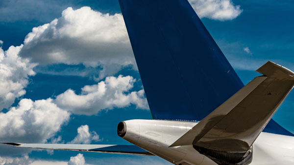 விமானங்களின் வால் பகுதியில் ஏன் சின்ன ஓட்டை இருக்கு தெரியுமா? அதுக்குள்ள இவ்ளோ பெரிய ரகசியம் மறஞ்சிருக்கா!