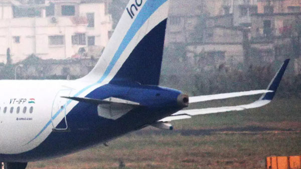 விமானங்களின் வால் பகுதியில் ஏன் சின்ன ஓட்டை இருக்கு தெரியுமா? அதுக்குள்ள இவ்ளோ பெரிய ரகசியம் மறஞ்சிருக்கா!