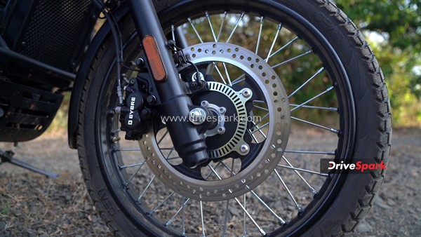 வாரிசு போஸ்டரில் விஜய் கெத்து காட்டுவது என்ன பைக் தெரியுமா? விலை இவ்ளோதானா? எல்லாரும் ஷோரூமுக்கு ஓட போறாங்க!