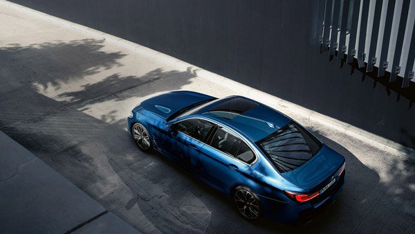 பிஎம்டபிள்யூவின் புதிய 5 சீரிஸ் 50 எம் ஜாஹ்ரே எடிசன் கார்!! ஸ்டைல் எல்லாம் ஓகே... விலை தான் எங்கயோ இருக்கு!