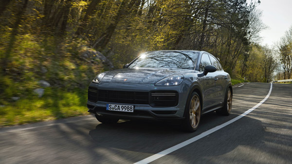 இளம் இந்திய செல்வந்தர்களுக்கு ஏற்ற கார் சொகுசு கார்... மணிக்கு 300 கிமீ வேகத்தில் செல்ல கூடியது!