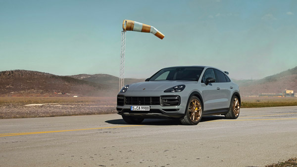 இளம் இந்திய செல்வந்தர்களுக்கு ஏற்ற கார் சொகுசு கார்... மணிக்கு 300 கிமீ வேகத்தில் செல்ல கூடியது!