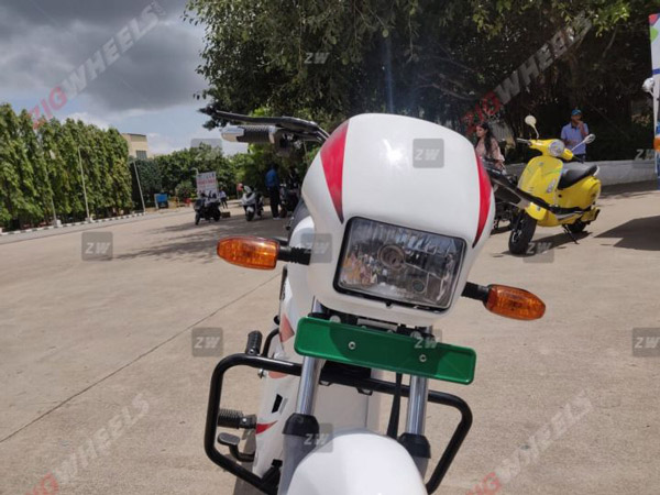 ஸ்பிளெண்டர் பைக்கின் தோற்றத்தில் எலெக்ட்ரிக் பைக்... பெங்களூரு நிறுவனத்தின் அசத்தலான முயற்சி... முழு சார்ஜில் எவ்ளோ தூரம் போகும்!