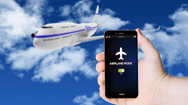 ஏர்பிளேன் மோட் என்றால் என்ன? விமான பயணத்தின்போது இதை ஆக்டிவேட் செய்யலனா இவ்ளோ பிரச்னை ஏற்படுமா?