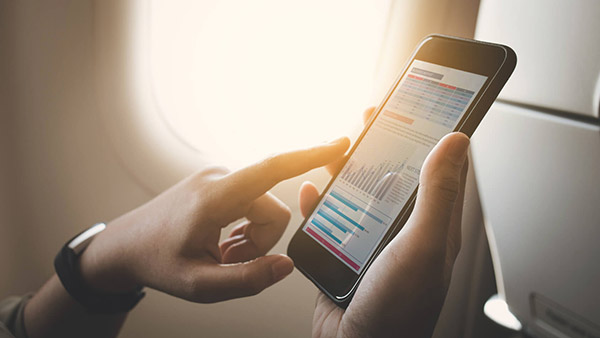 ஏர்பிளேன் மோட் என்றால் என்ன? விமான பயணத்தின்போது இதை ஆக்டிவேட் செய்யலனா இவ்ளோ பிரச்னை ஏற்படுமா?