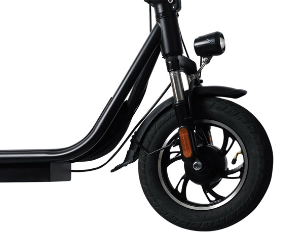 சின்ன பசங்க மட்டுமல்ல பெரியவங்களும் ஓட்டலாம்... ஆர்க்டிக் ஃபாக்ஸ் மூன் இ-ஸ்கூட்டர் அறிமுகம்... விலை கொஞ்சம் கம்மியாதான் இருக்கு!