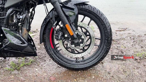 இளசுகளின் மனசை ரவுசு பண்ணுமா பஜாஜ் பல்சர் N160 - ரிவியூ