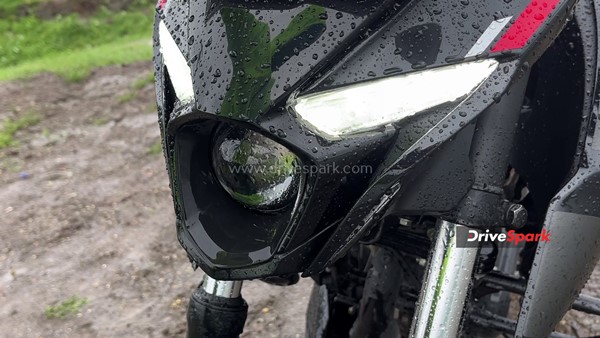 இளசுகளின் மனசை ரவுசு பண்ணுமா பஜாஜ் பல்சர் N160 - ரிவியூ