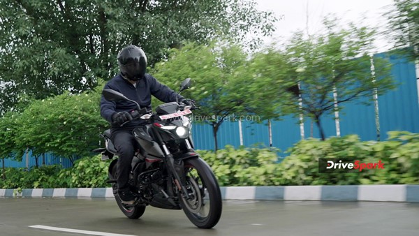 இளசுகளின் மனசை ரவுசு பண்ணுமா பஜாஜ் பல்சர் N160 - ரிவியூ