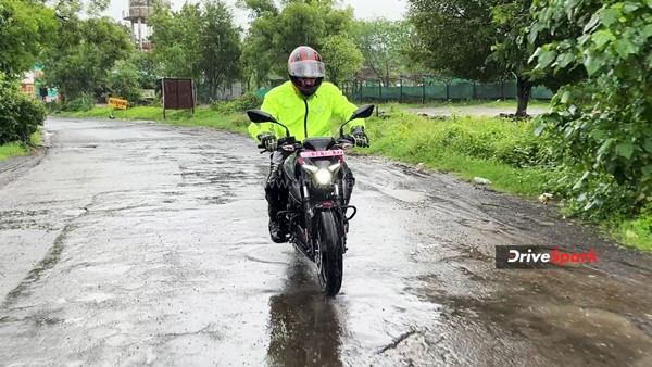 இளசுகளின் மனசை ரவுசு பண்ணுமா பஜாஜ் பல்சர் N160 - ரிவியூ