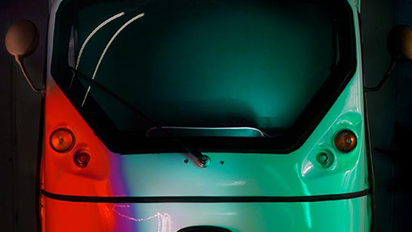 ஹைட்ரஜன் ஃப்யூவல் செல்லில் இயங்கும் உலகின் முதல் மூன்று சக்கர வாகனம்! 3 நிமிஷத்துலயே ரீஃப்யூவலிங் செஞ்சிடலாம்!