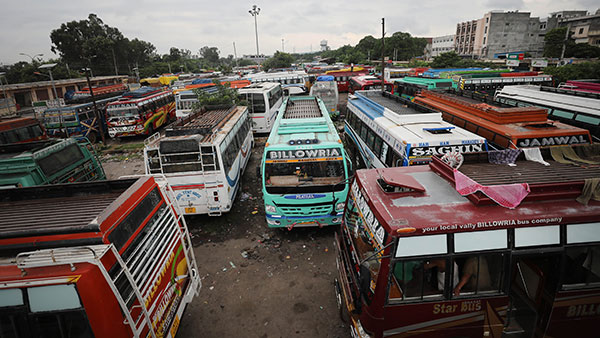 ஆம்னி பஸ்கள் இரவில் மட்டுமே இயங்கும்... பகலில் ஓட்ட மாட்டாங்க . . . இதுக்கு பின்னாடி இப்படி ஒரு சூட்சமம் இருக்கா?