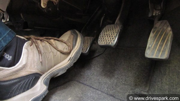 நீங்க நினைக்கற மாதிரி இது சாதாரண விஷயம் இல்ல... 'சடன் பிரேக்' பிடித்தால் காரில் இவ்ளோ பிரச்னைகள் ஏற்படுமா?