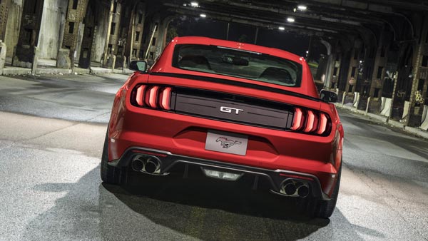 காருக்கு பின்னாடி ஒரு சிலர் ஏன் ஸ்பாய்லர் வெச்சுக்கறாங்க தெரியுமா? சும்மா ஸ்டைலுக்குனு நெனச்சு விட்றாதீங்க!