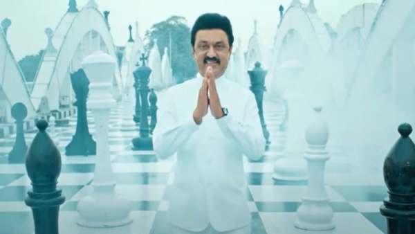 ‘செஸ் போர்டு’-ஆக காட்சி தரும் சென்னையின் நேப்பியர் பாலம்!! வாகன ஓட்டிகளுக்கு பிரச்சனை வருமா?