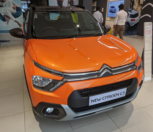 செம கெத்தா காட்சியளிக்குது! ஷோரூம்களை வந்தடைய தொடங்கியது சிட்ரோன் சி3... டாடா பன்ச் காருக்கு கடும் நெருக்கடி!