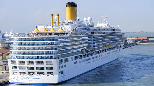 உல்லாச கப்பலில் எல்லாத்தையும் அனுபவிக்க இப்படி ஒரு வழி இருக்கா? இதை எல்லாம் இப்பவே தெரிஞ்சு வெச்சுக்கணும்!