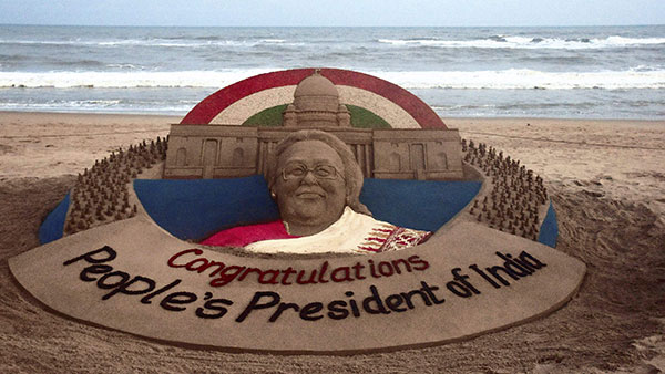 புதிய குடியரசு தலைவருக்கு கொடுக்கப்பட்டிருக்கும் கார் இவ்வளவு பாதுகாப்பானதா?.. விஷ வாயு, வெடிகுண்டு எதுவா இருந்தாலும் அசால்ட் பண்ணிடும்!