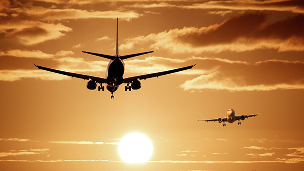 கேஸ் போட முடியாது... பயணிகளை கொல்வதற்காகதான் விமானத்தில் இப்படி உட்கார சொல்றாங்களா? உண்மையை உடைத்த பைலட்கள்!