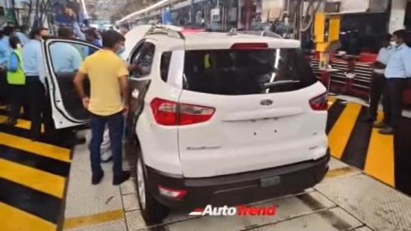 சென்னையிலிருந்து பிரியாவிடை பெற்ற ஃபோர்டு . . . கடைசி காரை கண்ணீருடன் வழியனுப்பிய ஊழியர்கள் !