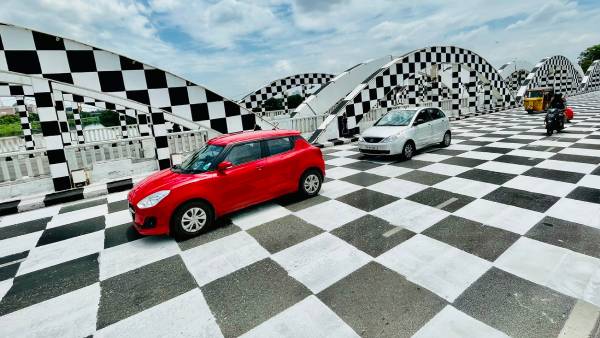 ‘செஸ் போர்டு’-ஆக காட்சி தரும் சென்னையின் நேப்பியர் பாலம்!! வாகன ஓட்டிகளுக்கு பிரச்சனை வருமா?