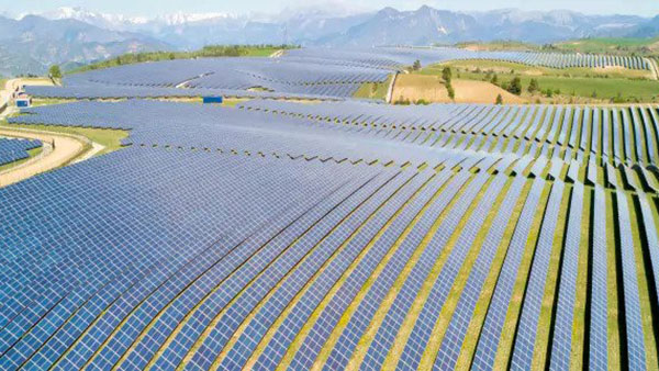 அமெரிக்க மின் வாகன உற்பத்தி நிறுவனத்தை கையகப்படுத்தும் இந்திய நிறுவனம்... மலிவு விலையில் இ-கார்களை களமிறக்க திட்டம்! 