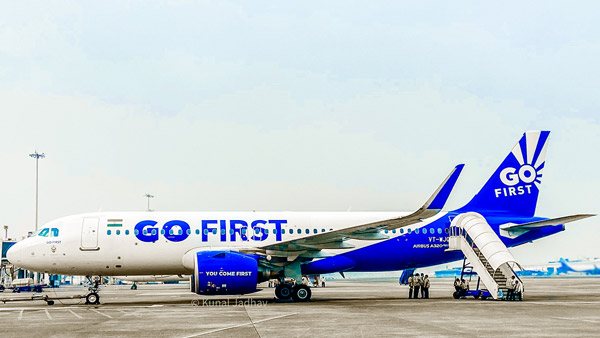 விமானத்தின் டேக்-ஆஃப்பின் போது ரன்வே-யில் குறுக்கே வந்த நாய்!! அடுத்து நடந்தது... டென்ஷனாகிய பயணிகள்!