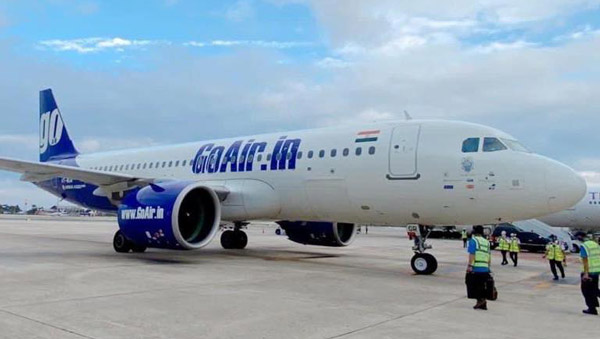 விமானத்தின் டேக்-ஆஃப்பின் போது ரன்வே-யில் குறுக்கே வந்த நாய்!! அடுத்து நடந்தது... டென்ஷனாகிய பயணிகள்!