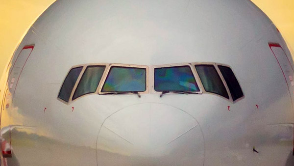 பிளேன்களில் வைப்பர்கள் இருக்குமா? இருந்தாலும் பறக்கும்போது அதை விமானிகள் யூஸ் பண்ண மாட்டாங்களாம்! ஏன் தெரியுமா?