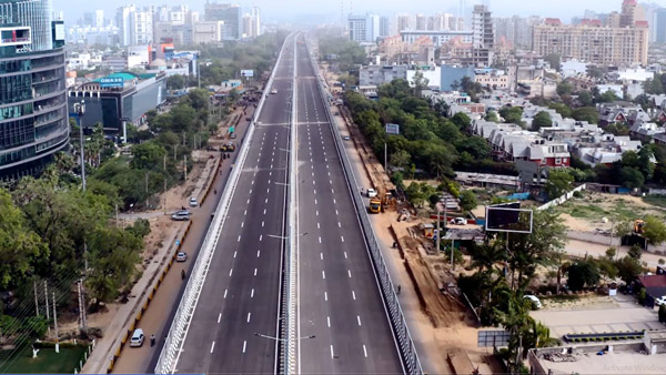 இனி நெடுஞ்சாலைகளில் டிராக் அமைக்கத் திட்டம் போடும் மத்திய அரசு . . . இதுக்கு எவ்வளவு டோல் கேட் கட்டணம் கேட்பாங்களோ . . .