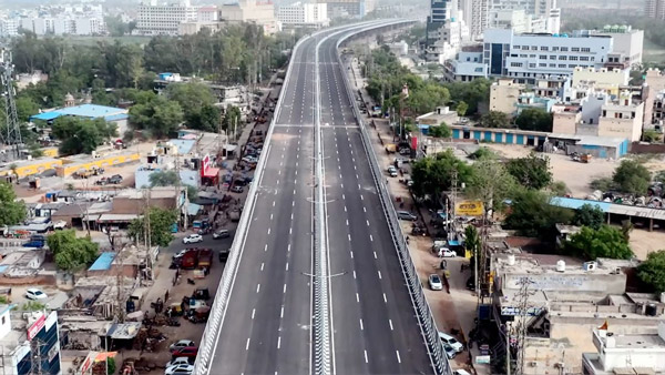 இனி நெடுஞ்சாலைகளில் டிராக் அமைக்கத் திட்டம் போடும் மத்திய அரசு . . . இதுக்கு எவ்வளவு டோல் கேட் கட்டணம் கேட்பாங்களோ . . .