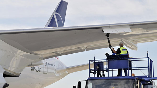 பைக், கார் மைலேஜ் எவ்வளவு தரும்னு தெரியும்... விமானம் எவ்வளவு மைலேஜ் தரும்னு தெரியுமா? சொன்ன நம்ப மாட்டீங்க நிமிஷத்துக்கு பல லிட்டரை குடிக்கும்...