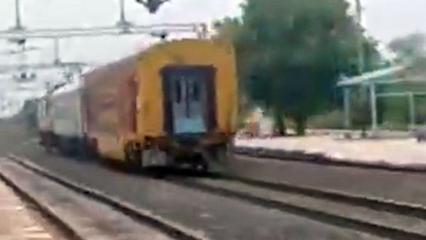 180 கி.மீ வேகத்தில் சீறிப் பாய்ந்த ரயில் . . . . இந்திய ரயில்வே நடத்திய சோதனை வெற்றி . . . . 