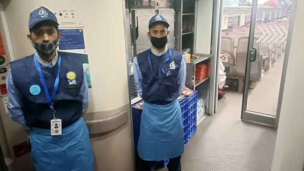 இனி காசு கொண்டு போக வேணாம் . . . ரயில் உணவுகளுக்கு UPI மூலம் பணம் செலுத்தும் வசதி அறிமுகம் . . .