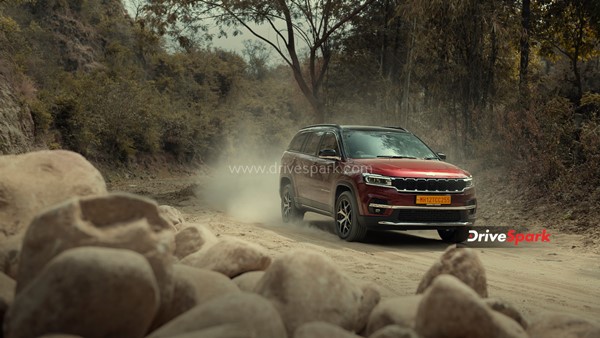 டொயோட்டா ஃபார்ச்சூனர் பக்கத்துல கூட யாரும் இல்ல... புது மாடல் வேற வரப்போகுது... கிலியில் போட்டியாளர்கள்!