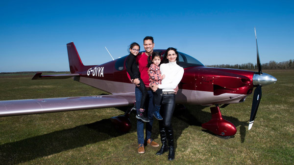 சொந்த செலவில் விமானம்... உலகை திரும்பி பார்க்க வைத்த கேரள நபர்!! எவ்ளோ செலவாகியதுனு மட்டும் கேட்காதீங்க!