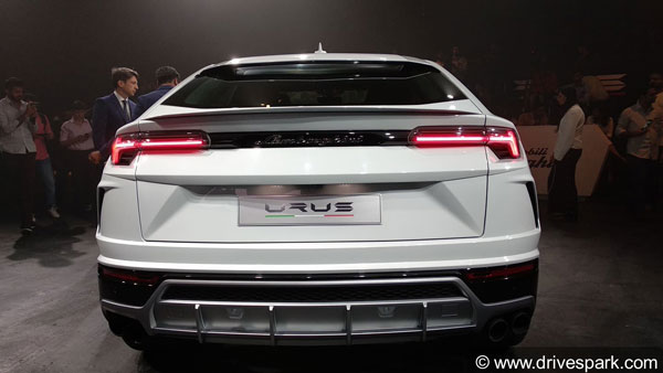 நம்பற மாதிரியே இல்ல.. நம்ம இந்தியால இந்த காருக்கு இப்படி ஒரு வரவேற்பா! லம்போர்கினிக்கே இது இன்ப அதிர்ச்சியா இருக்கு!