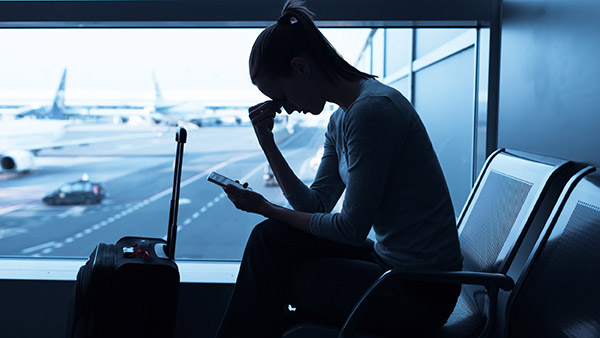 விமானத்தை தவறவிட நேர்ந்தால், ஏர்போர்டில் இந்த தவறை மட்டும் செஞ்சிடாதீங்க!! அபராதம் கூடினே போகும்! விமானத்தை தவறவிட நேர்ந்தால், ஏர்போர்டில் இந்த தவறை மட்டும் செஞ்சிடாதீங்க!! அபராதம் கூடினே போகும்!