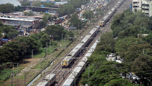 லோக்கல் ட்ரெயினை லைவாக டிராக் செய்யலாம்... அதிகாரப்பூர்வ செயலியை அறிமுகம் செய்த மத்திய ரயில்வேத்துறை!