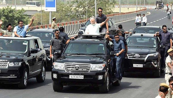 கிட்டக்கூட நெருங்க முடியாது . . . சென்னைக்குப் பிரதமர் மோடி வந்த காரில் இவ்வளவு பாதுகாப்பு அம்சங்கள் இருக்குதா ? 