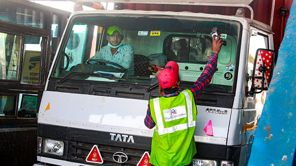 விஜபி போல டோல் கட்டாம போகலாம்... தனி நபர் கார்களுக்கான டோல் கட்டணம் ரத்து... எந்த மாநிலத்தில் தெரியுமா?