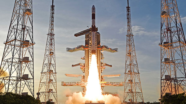 எந்த நாட்டின் உதவியும் இல்லாமல் இந்தியா தயாரித்த விகாஸ் இன்ஜினுக்கு இவ்ளோ சக்தி இருக்கா ? ராக்கெட்ரி படத்தில் சொல்லப்படாத ரகசியம் ! 